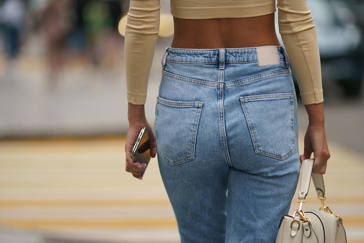 Beste Amazon Jeans: Gesäßtaschen Beste Amazon Jeans: Gesäßtaschen an einem Model