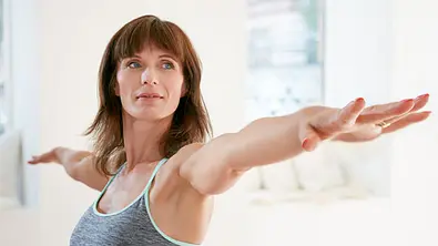 Mit regelmäßigem Training straffe Oberarme erzielen. - Foto: iStock