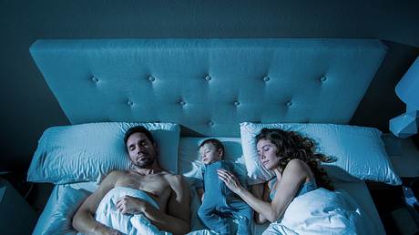 ist co-sleeping gefährlich? - Foto: becon/ iStock