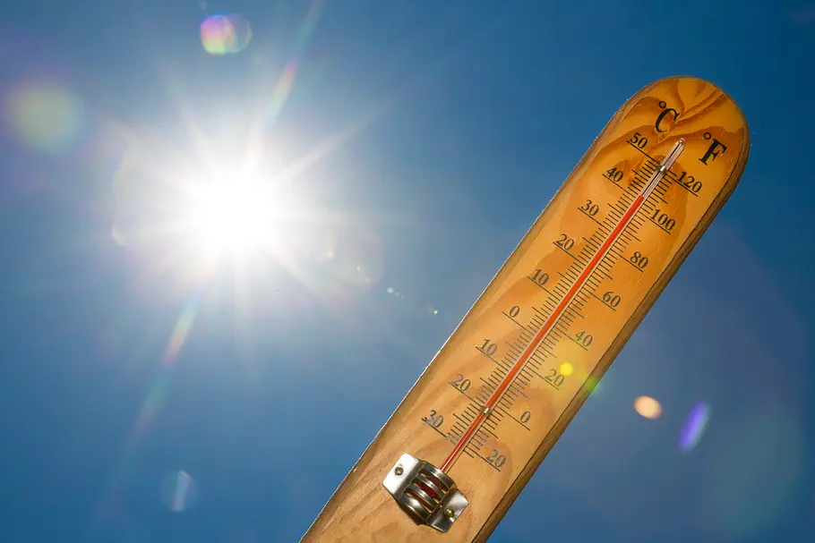 Bild mit blauem Himmel, Sonne und Thermometer: Rekordsommer 2026? Bild mit blauem Himmel, Sonne und Thermometer: Rekordsommer 2026?
