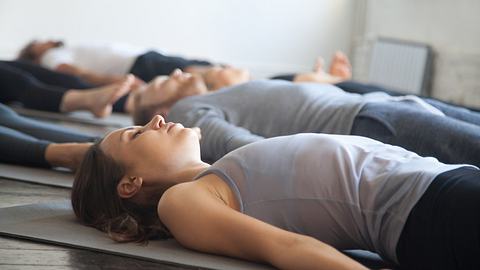 Autogenes Training Entspannung - Foto: iStock/ fizkes