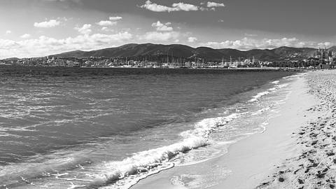 Ertrunken am Strand von Mallorca. - Foto: iStock/Alex/Redaktion
