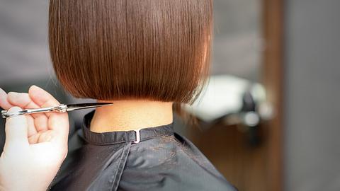 Jawbone Bob: Diese angesagte Bob-Frisur verdreht uns jetzt den Kopf! - Foto: okskukuruza/iStock