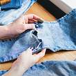 Jeans flicken: 5 Tipps, mit denen du Denim reparieren kannst - Foto: Jeans flicken: 5 Tipps, um deine Lieblingsjeans zu retten