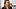 jennifer aniston mit extrem dekollete und rachel frisur - Foto: Getty Images