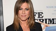 jennifer aniston mit extrem dekollete und rachel frisur - Foto: Getty Images