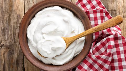 Joghurt selber machen ist ganz leicht. - Foto: iStock/YelenaYemchuk
