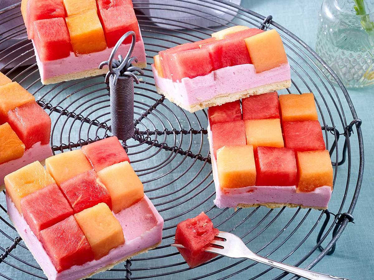 Joghurtkuchen: Rezept für Melonen-Schachbrett-Kuchen