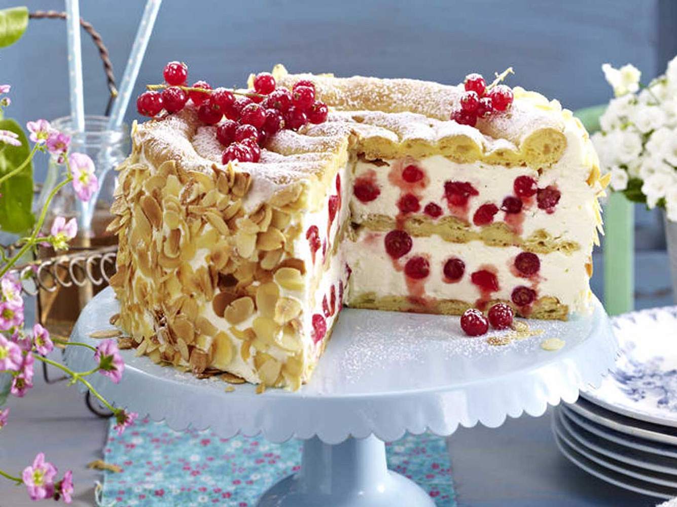 Ein Klassiker: Das Rezept für eine sommerliche Johannisbeertorte! Ein Klassiker: Das Rezept für eine sommerliche Johannisbeertorte!