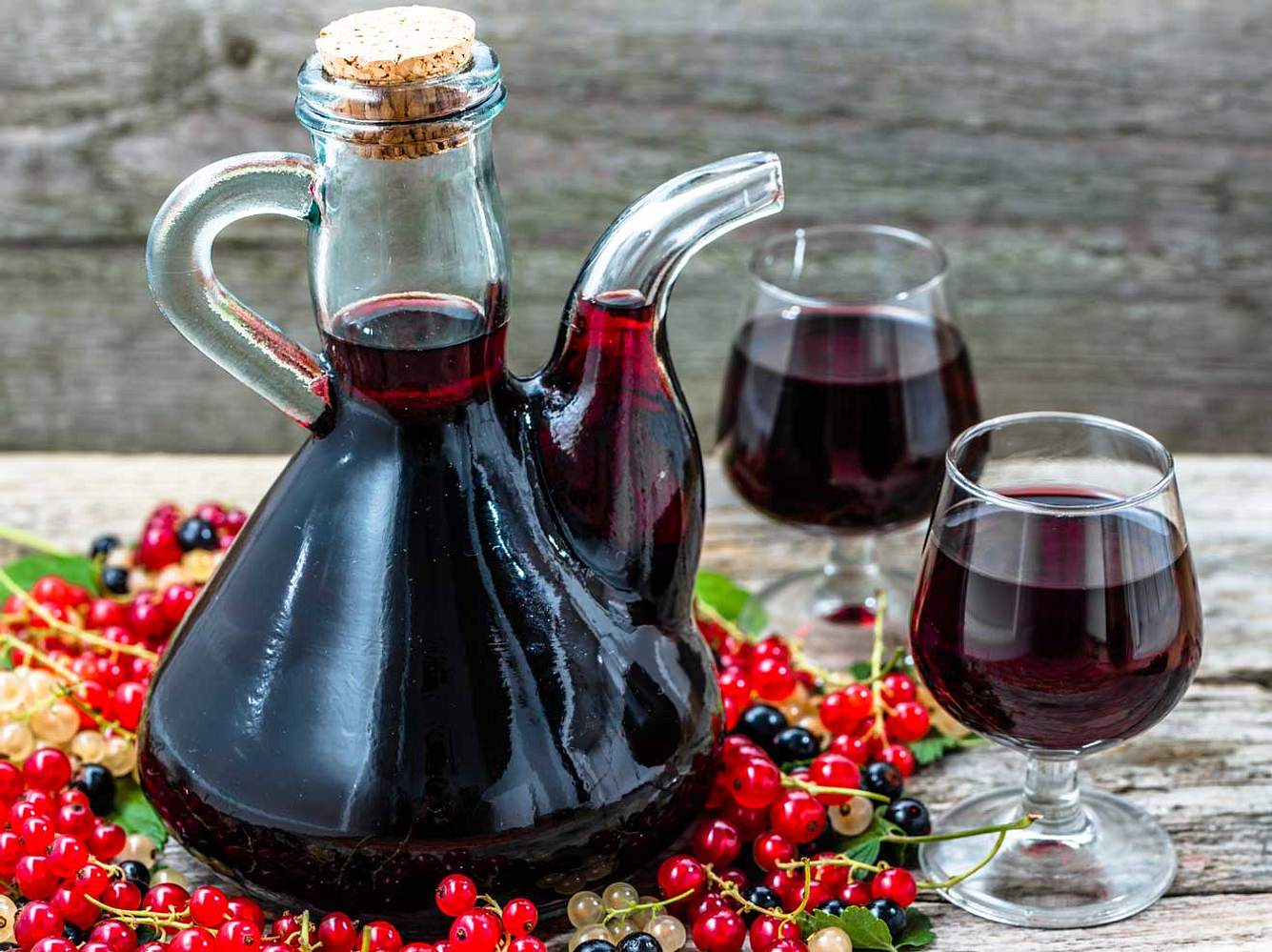 Mit diesem Rezept erhalten wir uns die Johannisbeeren bis in den Herbst. Mit diesem Rezept erhalten wir uns die Johannisbeeren bis in den Herbst.