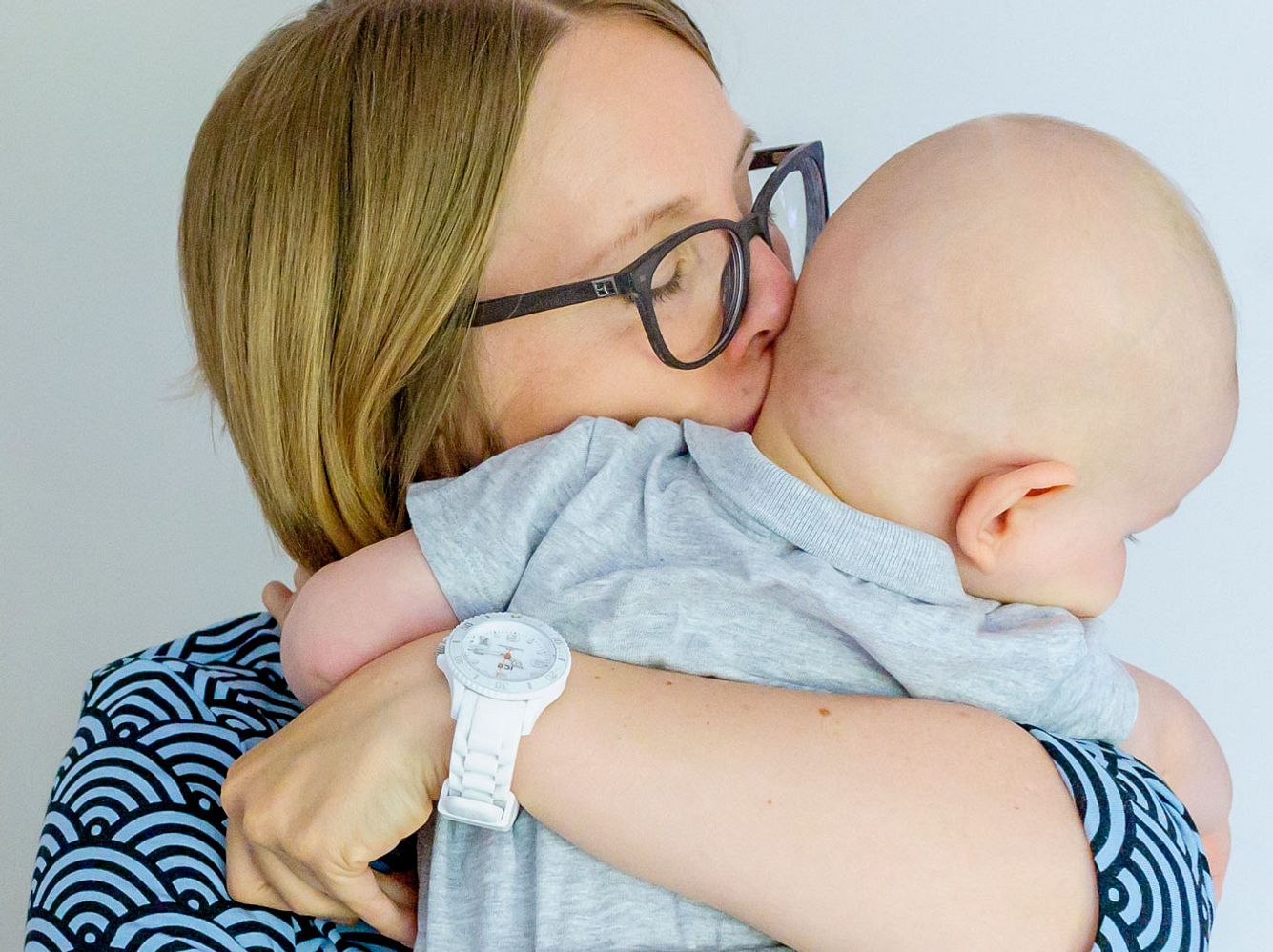 Trotz Multipler Diagnose ist Julia Hubinger drei Mal Mutter geworden - hier berichtet sie von ihrem Leben mit Kindern, Job und Krankheit. Trotz Multipler Diagnose ist Julia Hubinger drei Mal Mutter geworden - hier berichtet sie von ihrem Leben mit Kindern, Job und Krankheit.