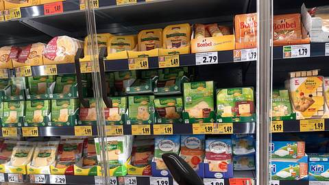Rückruf! Diesen beliebten Discounter-Käse solltet ihr besser nicht essen - Foto: IMAGO / Martin Wagner