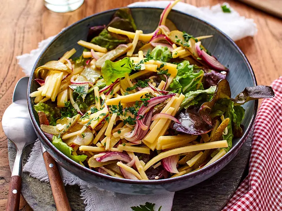 Käsesalat: Rezept für Schweizer Käsesalat