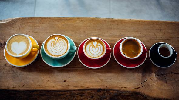 Studie aus Hongkong: Kaffeetrinker haben stärkere Knochen - Foto: iStock / agrobacter
