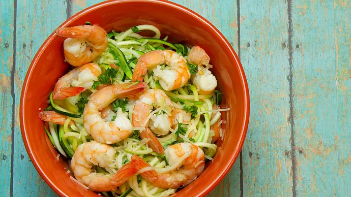 Lecker, leicht und einfach nachzukochen - unsere 10 kalorienarmen Gerichte. - Foto: iStock/RondaKimbrow