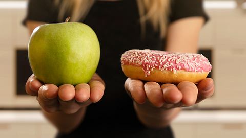 Kalorienarme Snacks helfen effektiv gegen Heißhunger. Wir haben hier die leckersten gesunden Sattmacher. - Foto: iStock