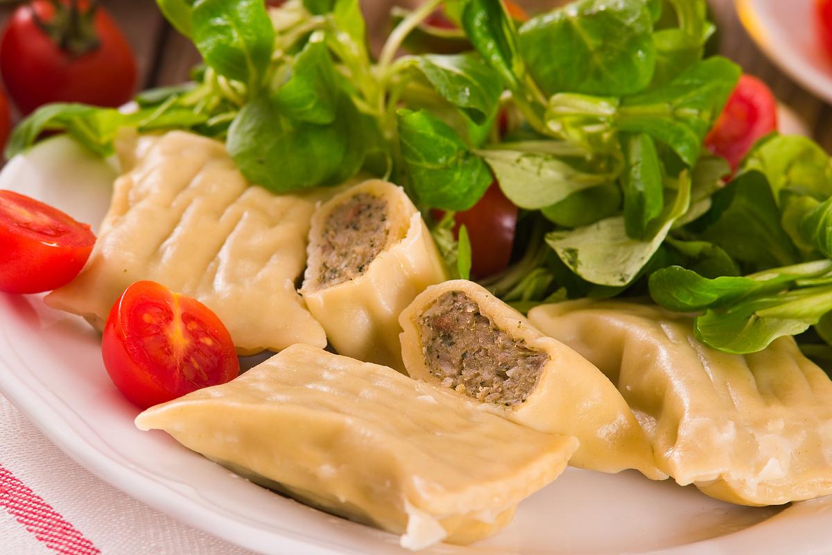 Kalorienarmer Maultaschensalat Kalorienarmer Maultaschensalat