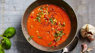 Tomaten Gazpacho ist eine leckere Gemüsesuppe für heiße Tage. - Foto: House of Foods