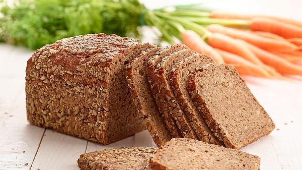 Karotten halten das Brot länger frisch. - Foto: ClaudeMic/iStock