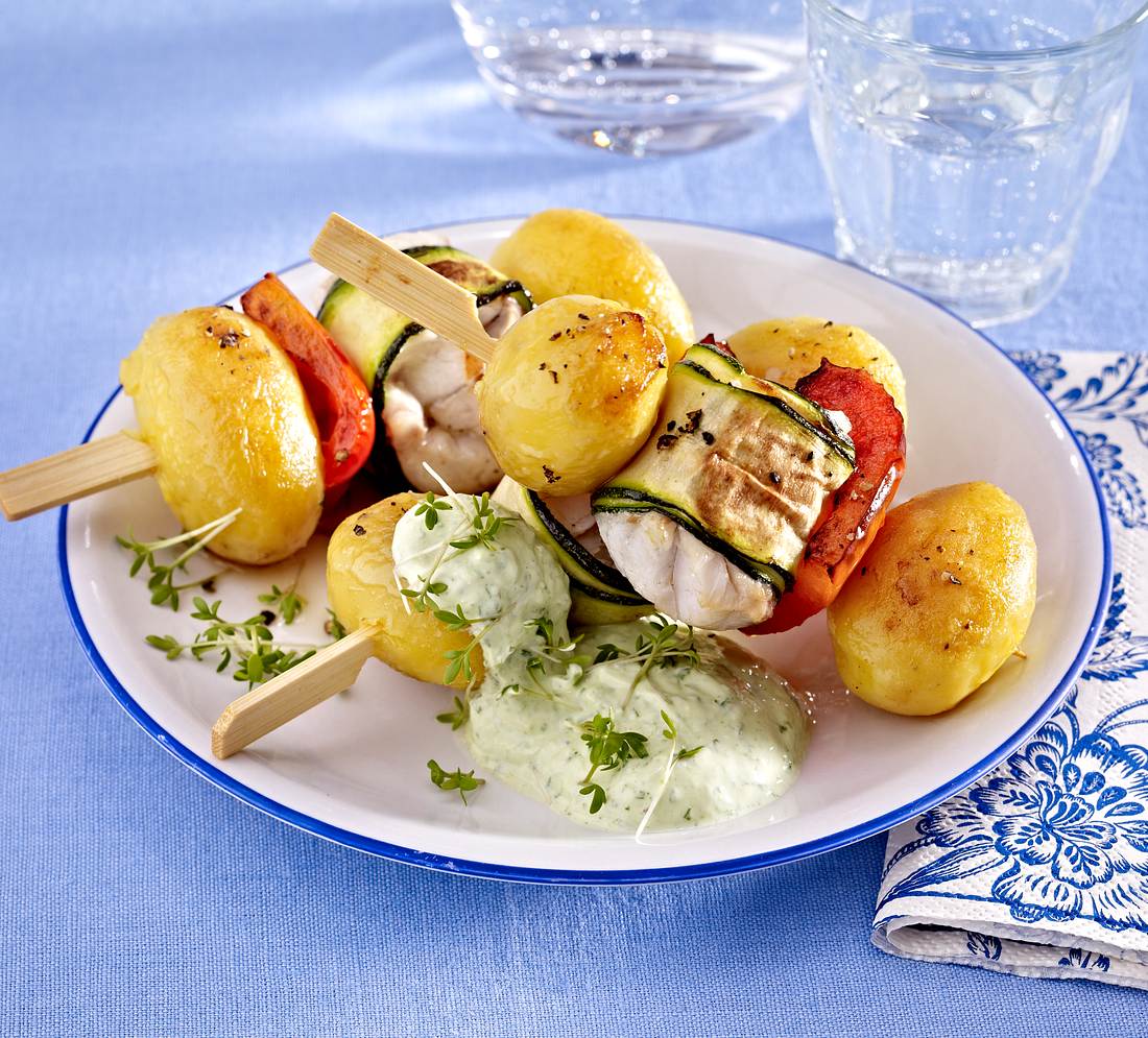 Kartoffel-Fisch-Spieße mit Grüner Soße Kartoffel-Fisch-Spieße mit Grüner Soße