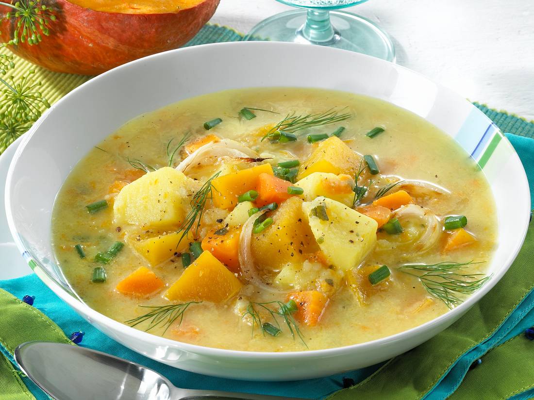 Kartoffel-Kürbis-Suppe mit Dill und Buttermilch verfeinert Kartoffel-Kürbis-Suppe mit Dill und Buttermilch verfeinert