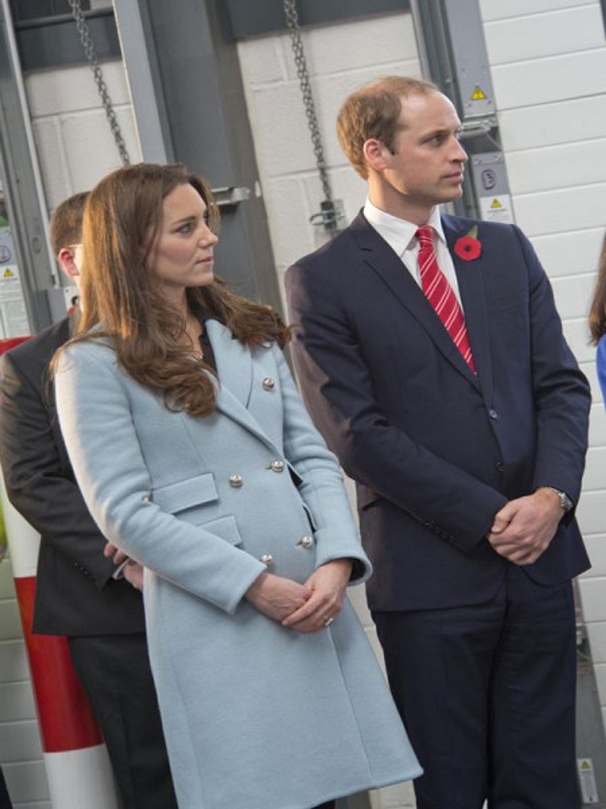 kate middleton beim besuch in der pembroke refinery