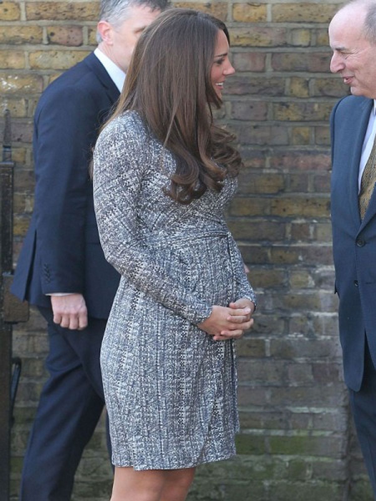 kate middleton schwanger im wickelkleid von max mara