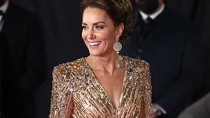 Kate Middleton im Bond Kleid - Foto: Getty Images/ Mike Marsland