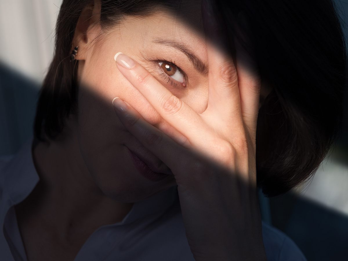 Kein Concealer! Dieser Color Corrector aus der Drogerie setzt auf Farbenlehre