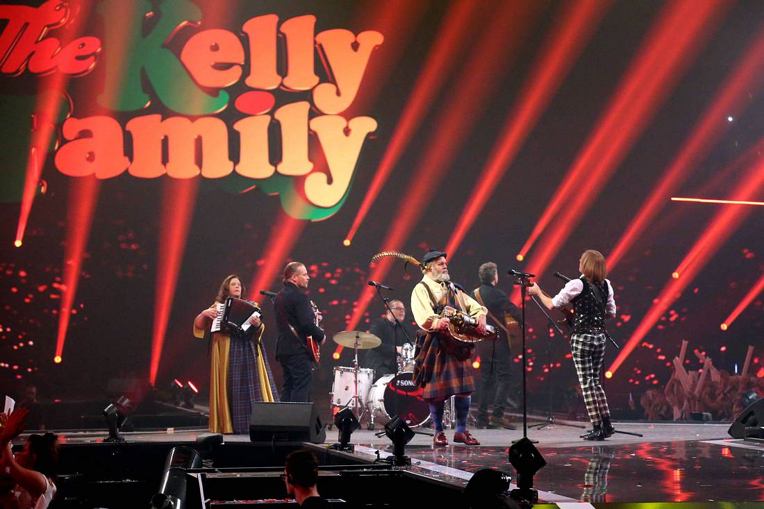 The Kelly Family live