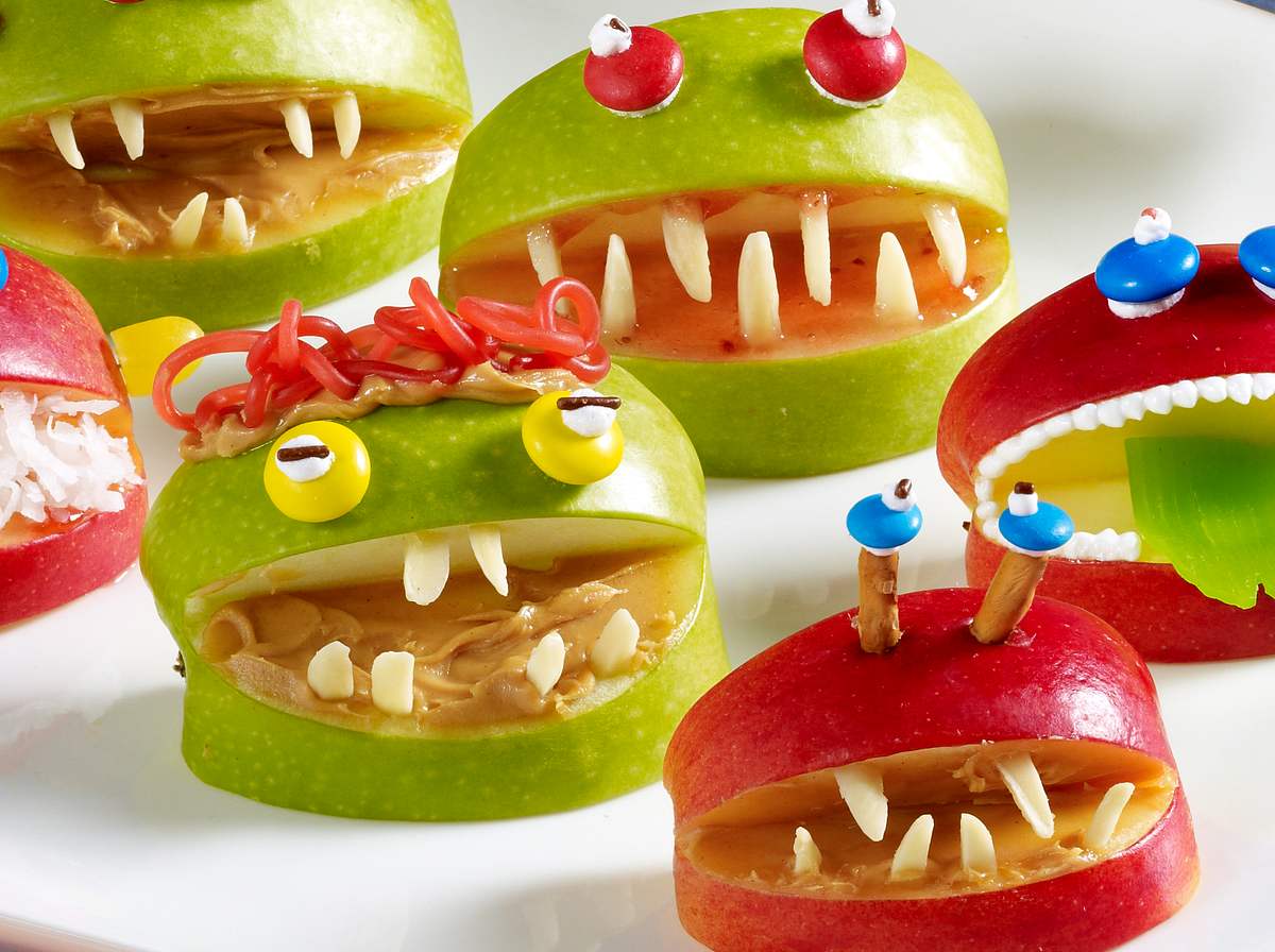 Kichernde Apfel-Gebisse als Halloween Fingerfood
