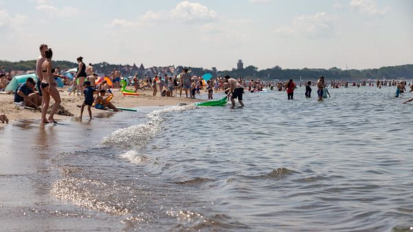 Killerkeime in der Ostsee: Hier musst du aufpassen! - Foto: IMAGO / A. Friedrichs