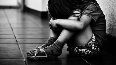 Daran erkennst du, dass dein Kind depressiv ist - Foto: iStock