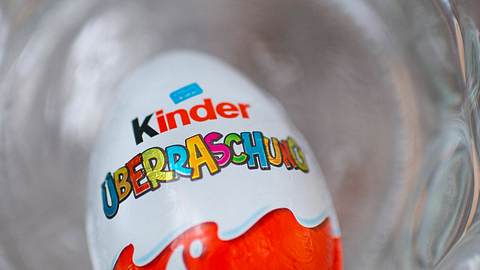 Rückruf! Kinder-Überraschungseier mit Salmonellen verseucht - Foto: IMAGO/Kirchner-Media