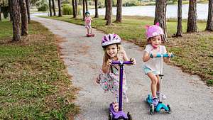 Die besten Kinderroller im Check: Empfehlungen für Trittroller und Scooter - Foto: iStock/ Lisa5201 