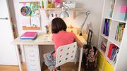 kinderschreibtischstuhl-test - Foto: i-Stock/ASIFE