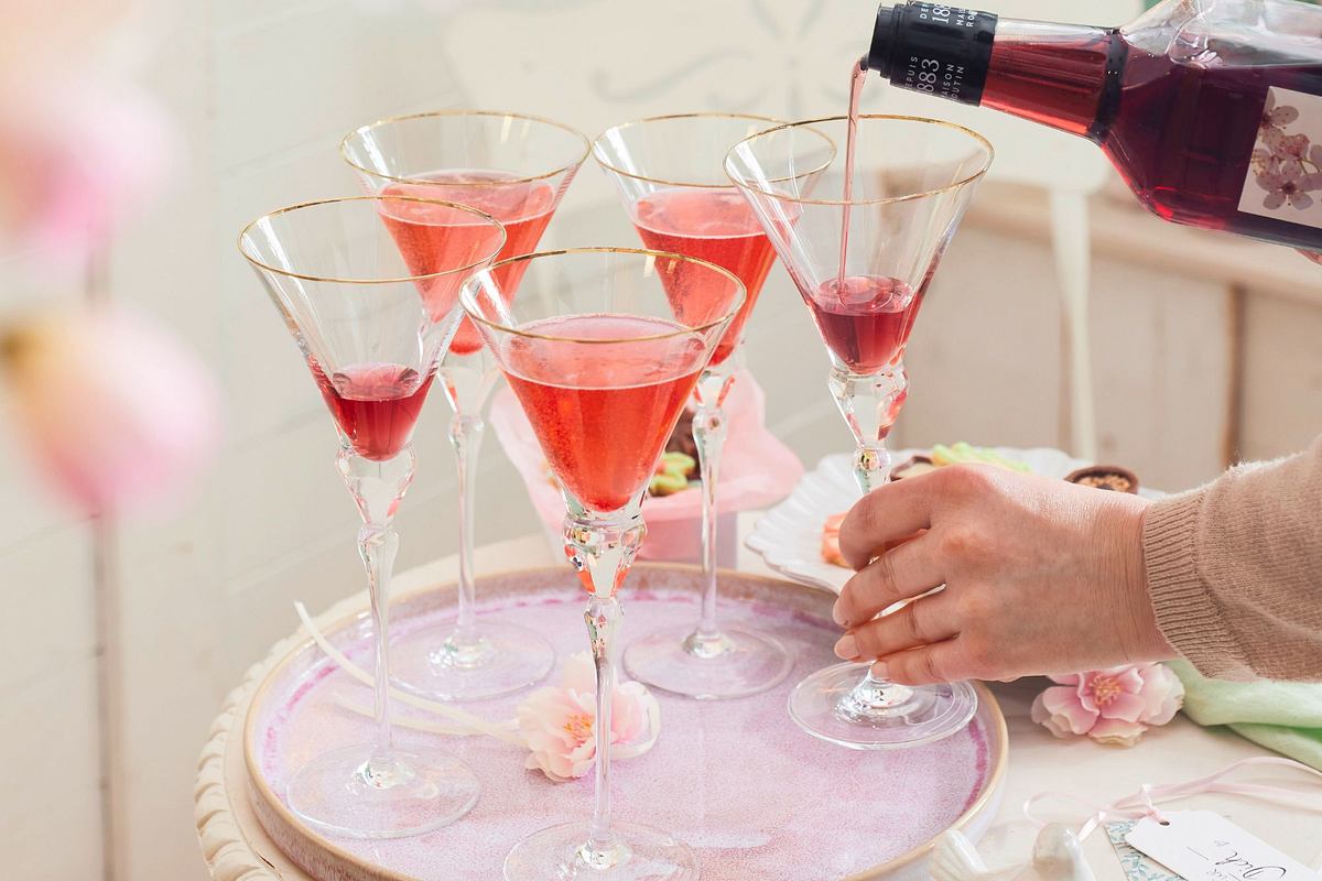 Kirschblüten Drink als Valentinstags-Cocktail mit den Mädels