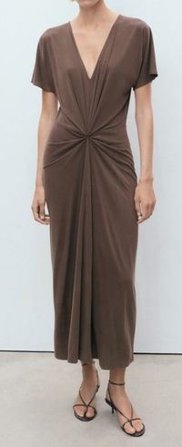 Kleid mit gerafftem V-Ausschnitt braun