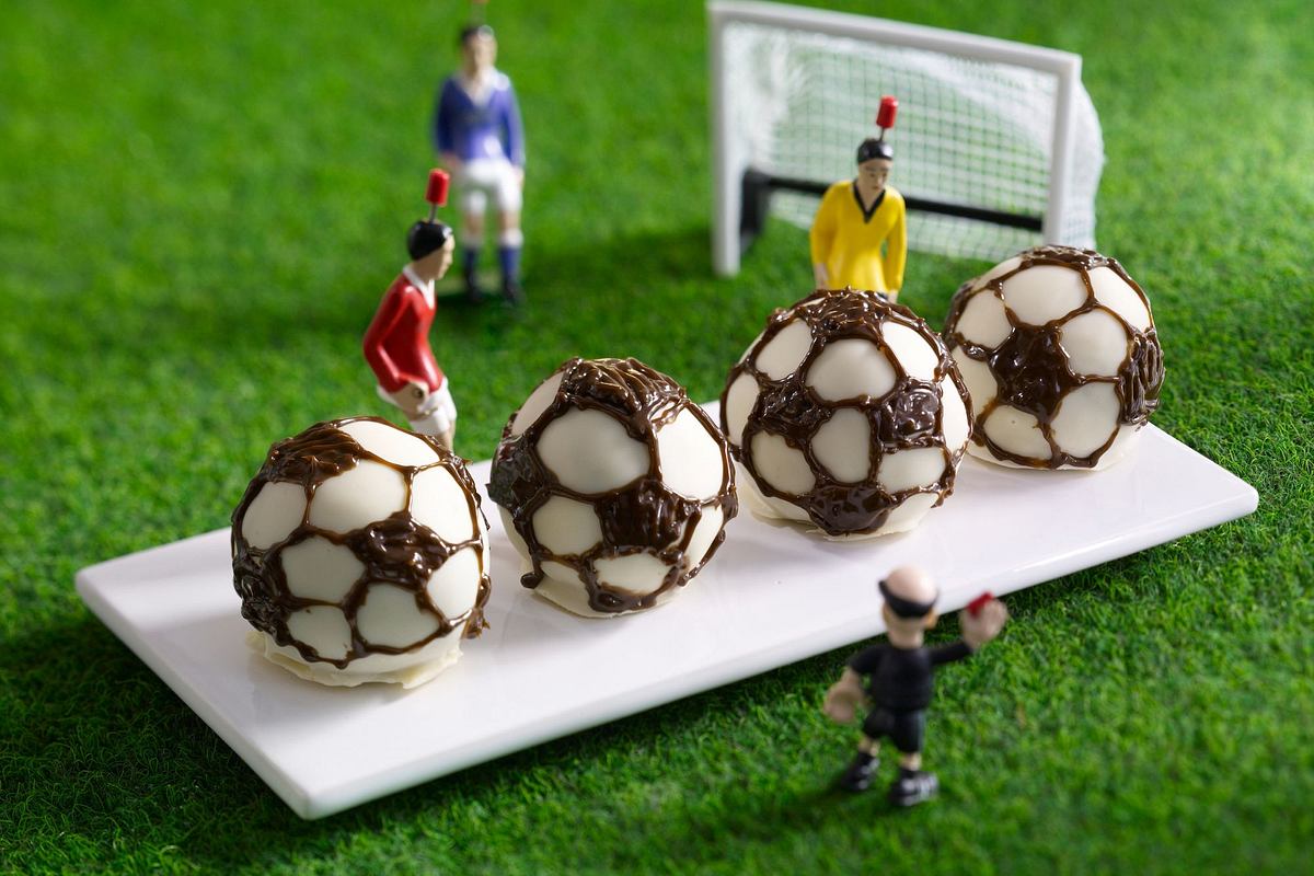 Kleine Fußball-Schoko-Kuchen