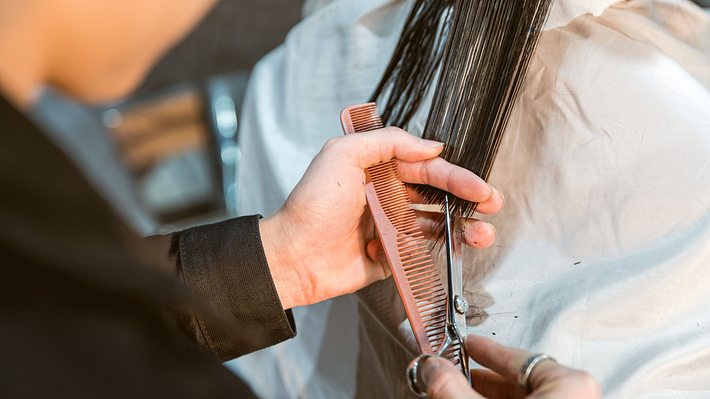 Cleopatra Bob: Die zeitlos schöne Frisur macht dich besonders verführerisch! - Foto: owngarden/Getty Images (Themenbild)