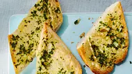 Knoblauchbrot ist schnell selbst gemacht. - Foto: Bauer Media Group