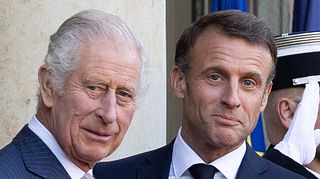 König Charles & Präsident Emmanuel Macron: Der König lehnt die Speisen ab! - Foto: IMAGO / ABACAPRESS