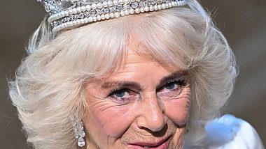 Camilla Parker Bowles: Was König Charles ihr zum Geburtstag geschenkt hat! - Foto: IMAGO / Spotlight Royal