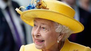 Glücklich blickt Königin Elizabeth in die Zukunft: Ihr Lieblings-Enkel Harry will zurück in den Schoß der Familie. - Foto: IMAGO / i Images