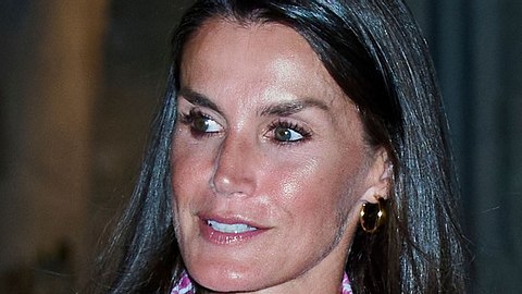 Keine Geringere als Königin Letizia hatte sich unbemerkt unters Volk gemischt. Sie war auf Geschenke-Jagd! - Foto: Carlos Alvarez / Getty Images