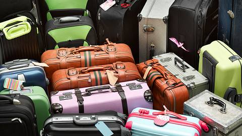 Koffer-Chaos an Flughäfen eskaliert! Was du jetzt vor deinem Urlaub wissen musst - Foto: Peter Dazeley/Getty Images
