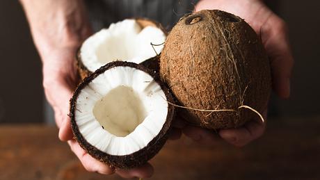 Ist die Kokosnuss gesund? - Foto: golubovy/iStock