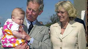 König Charles und Camilla haben mit ihrer anfangs verbotenen Liebe für einige Skandale gesorgt. Gerüchte über ein gemeinsames Kind setzen dem Ganzen nun die Krone auf… - Foto: IMAGO / ZUMA Wire