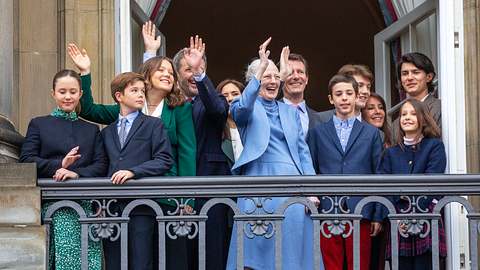 Königin Margrethe & Familie: Hinter dem Lächeln sitzen tiefen Wunden. - Foto: IMAGO / PPE