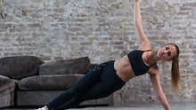 Die seitliche Plank ist eine tolle Übung für das Krafttraining zu Hause. - Foto: iStock/undrey